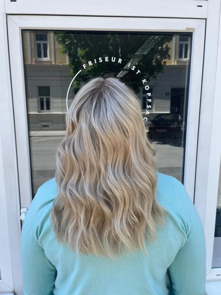 Blonde Balayage mit lockeren Beach Waves