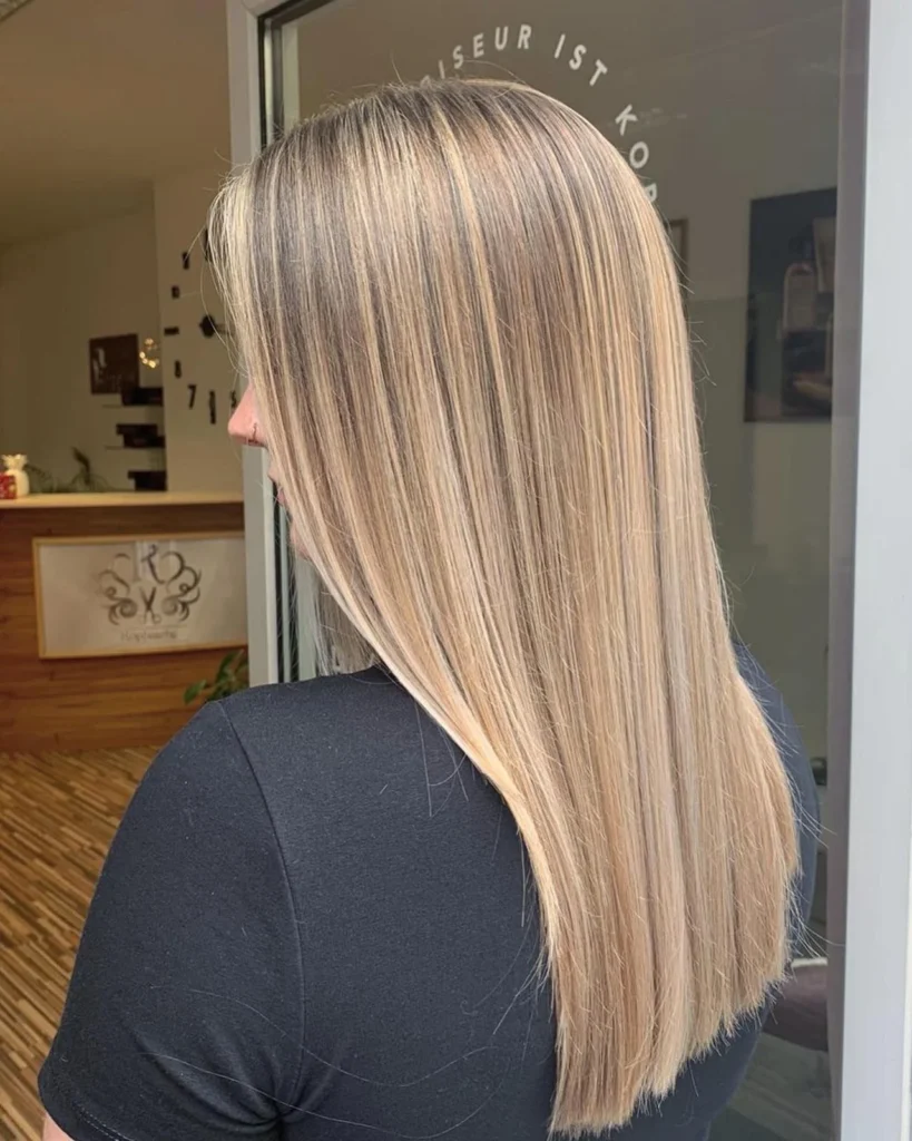 Long Bob mit blonden Highlights bei Friseur ist Kopfsache