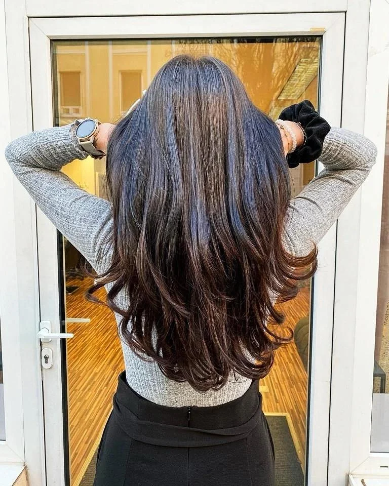 Lange braune Haare mit weichen Wellen